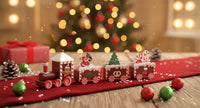 Plongez dans la féérie des fêtes avec notre magnifique train de Noël en bois, une pièce décorative pleine de charme et d’authenticité. Conçu avec soin et inspiré de la magie des Noëls d’antan, ce petit train mobile est bien plus qu’une simple décoration : c’est une véritable invitation au rêve et à la convivialité.

Chaque wagon transporte un peu de l’esprit de Noël — une maison illuminée, des petits personnages festifs, et des cadeaux scintillants prêts à être déposés au pied du NOELIO décoration de Noël 